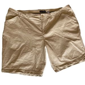 Women’s Lee Plus Size 24W Tan Shorts Regular Fit Mid Rise Khaki Outdoor Stretch